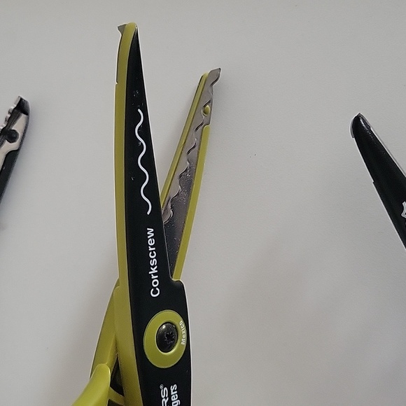 Fiskars Paper Edge Scissors Bundle - Picture 3 of 4